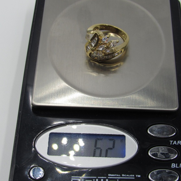 Size 6.25 Gold Tone Unique CZ Diamond Band Ring - Picture 7 of 7